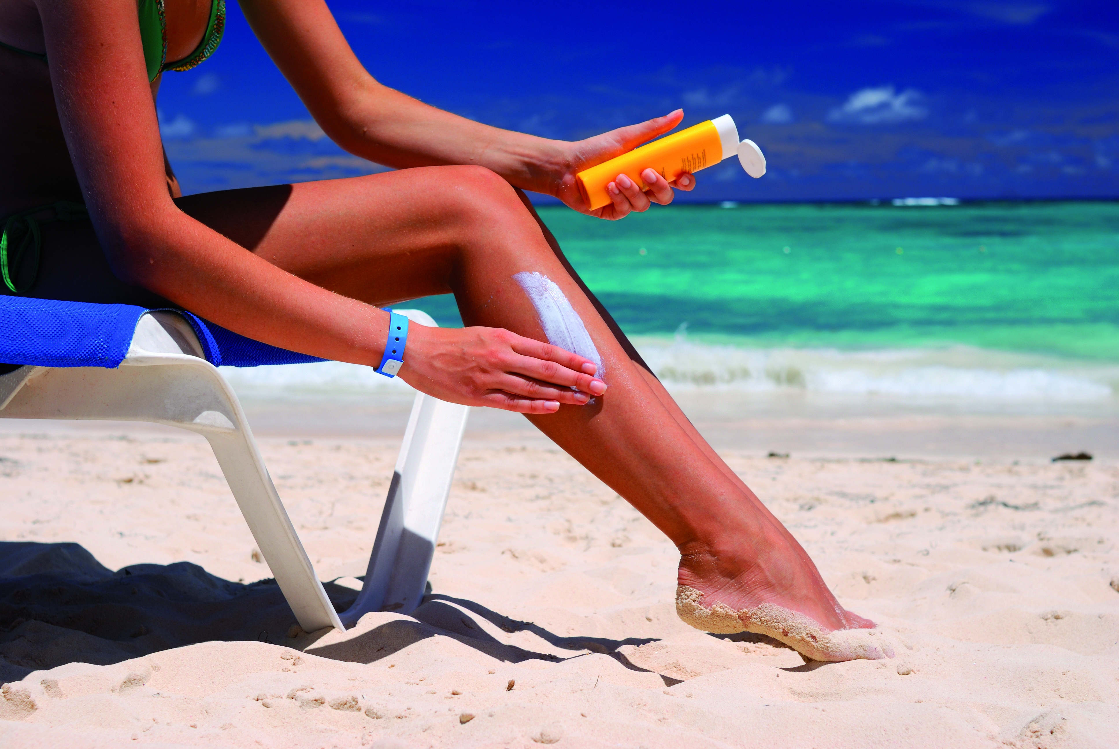 Słońce wrogiem młodej i gładkiej skóry! Dowiedz się co to jest fotostarzenie, dlaczego słońce „topi” kolagen i czy można temu zapobiec