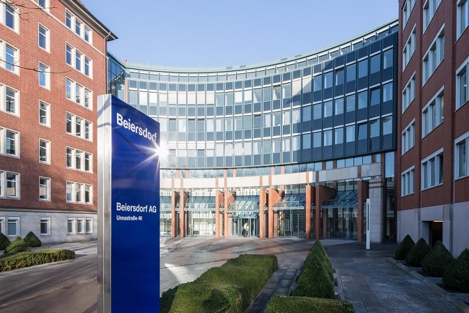 Beiersdorf – producent NIVEA – udziela pomocy placówkom medyczno-sanitarnym w Polsce