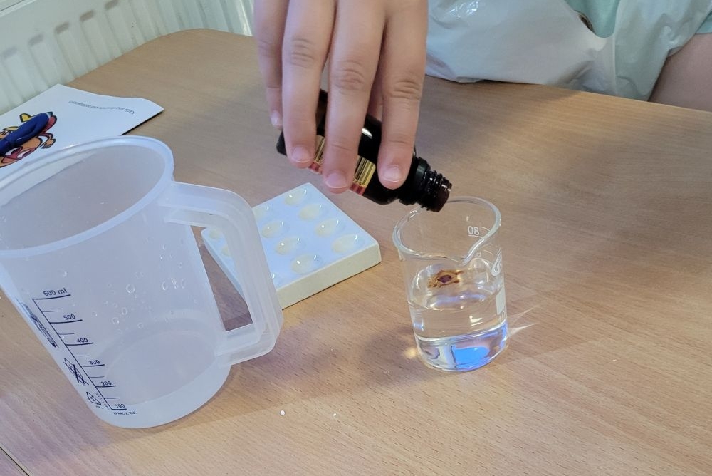 Henkel Polska powrócił z programem Świat Młodych Badaczy do szkół w Warszawie